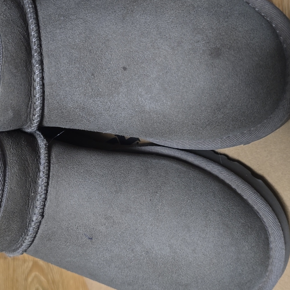 Uggs Ultra Mini - Picture 8 of 9